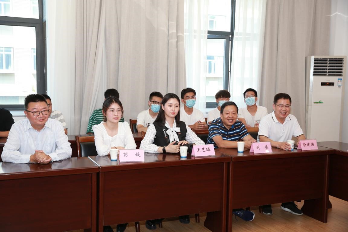 1632469284446547.jpg 计算机学院举行江科大格尔软件联合实验室揭牌仪式4.jpg